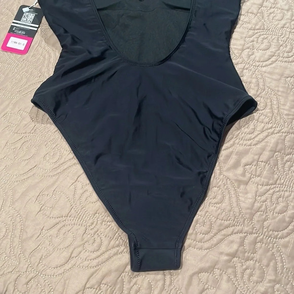 Cute Black Swimsuit - Picture 7 of 9